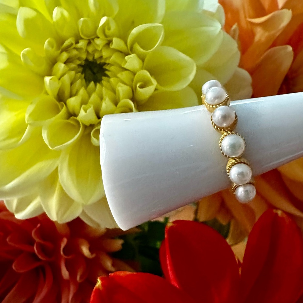 Elegant Gold Pearl Ring